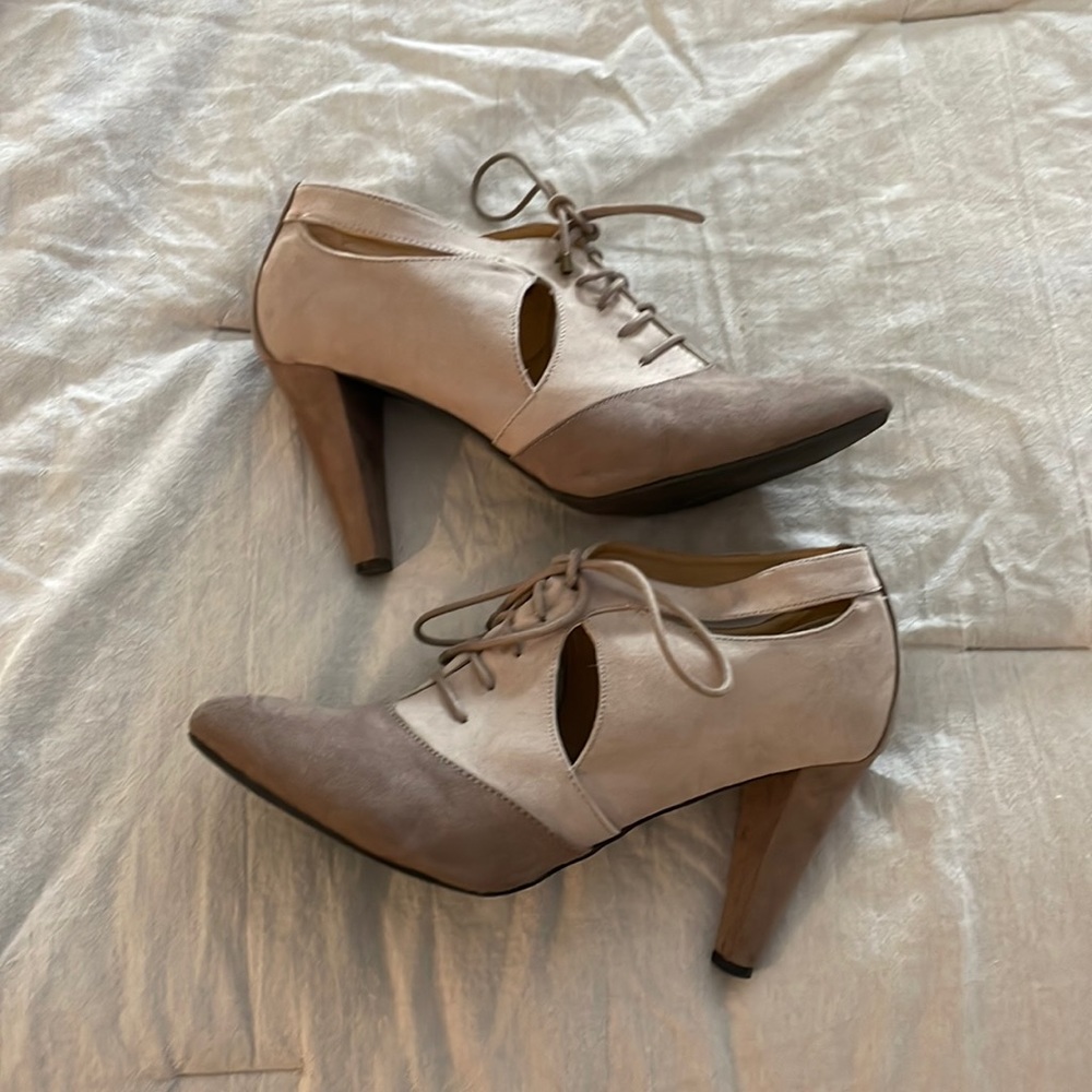 Heeled shoes